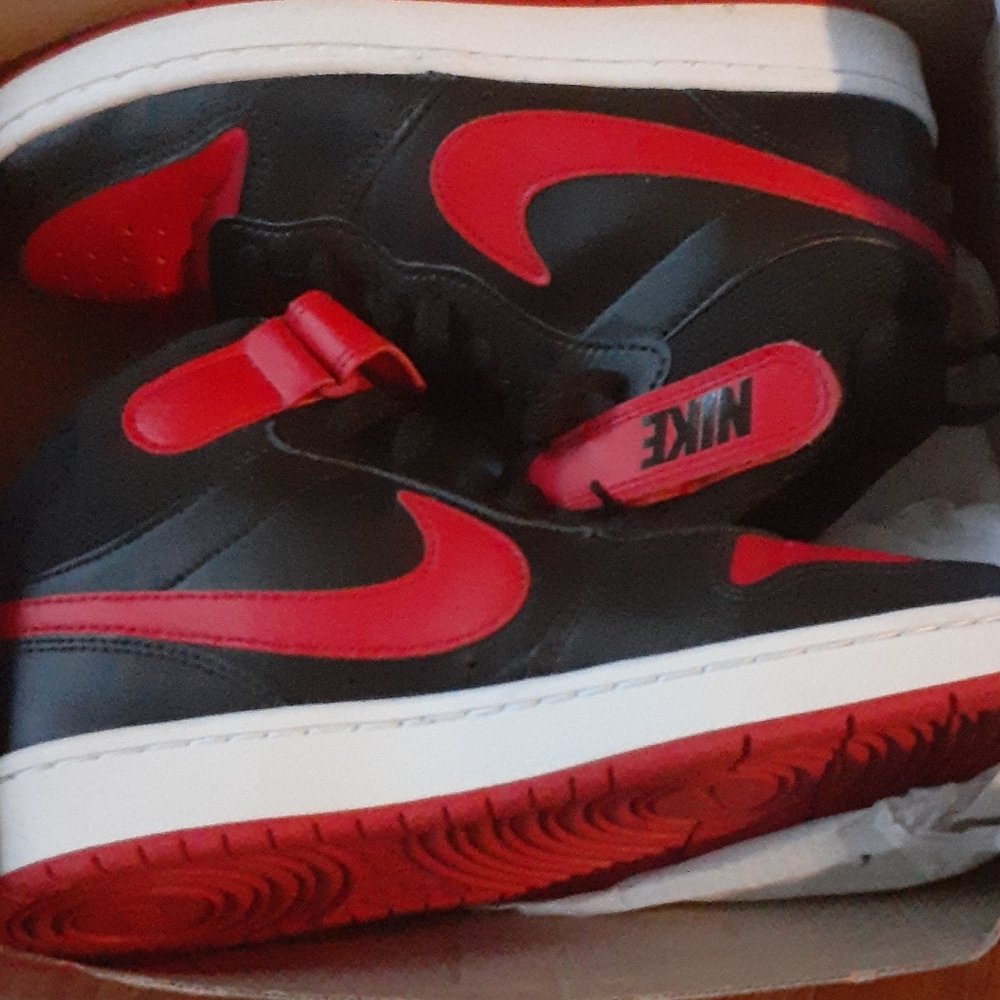 Shoes - Picture 7 of 8